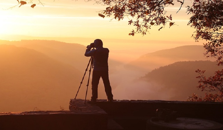 Know: How to become a professional photographer