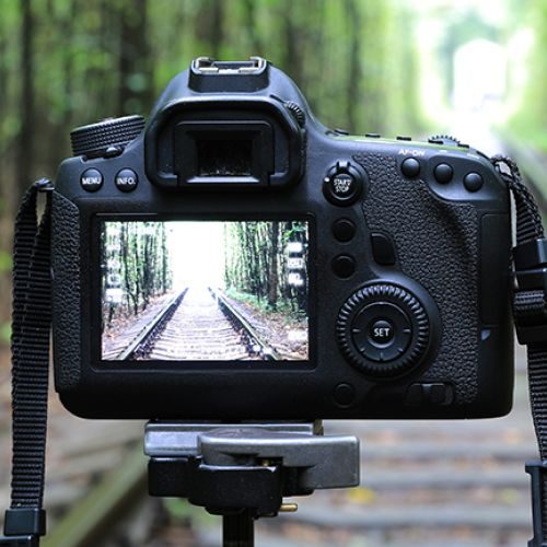 BASIC INITIATION IN THE USE OF SLR CAMERAS