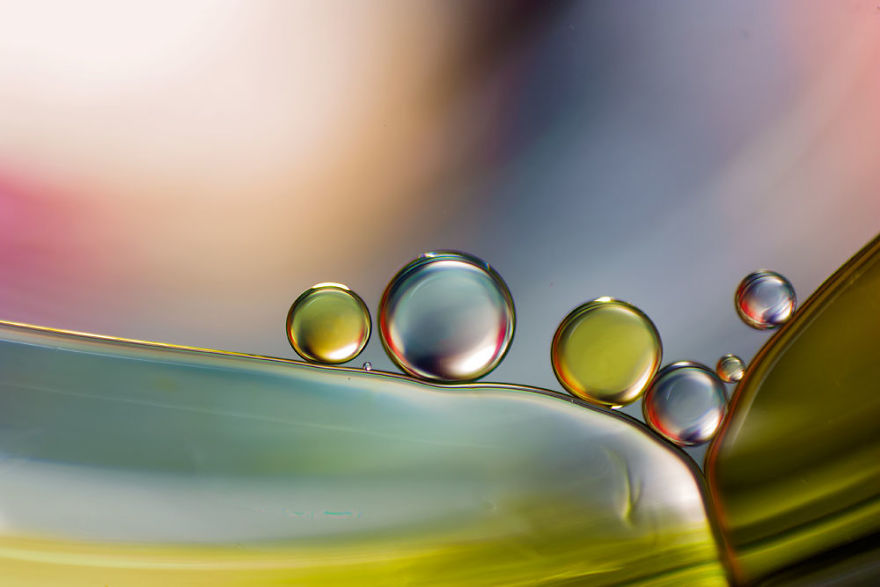 HOW TO PHOTOGRAPH A WATER DROP WITHOUT DYING OF DESPAIR