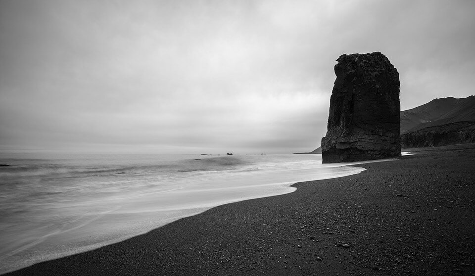 12 TRICKS TO CAPTURE STUNNING BLACK AND WHITE LANDSCAPES
