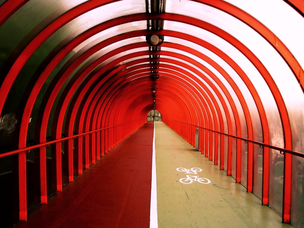 17 SPECTACULAR EXAMPLES OF VANISHING POINT PHOTOS