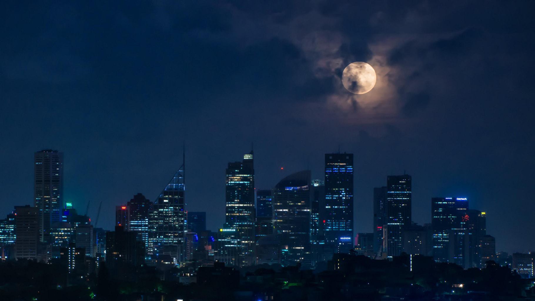 15 CITIES PHOTOGRAPHED AT NIGHT