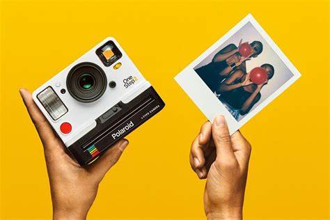 POLAROID: COMPLETE GUIDE TO CAMERAS (AND MUCH MORE)